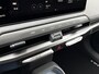 Kia EV3 Plus Advanced 81.4 kWh FROST BLUE | VEGAN LEDEREN STOELBEKLEDING | AUTO ACHTERKLEP | HARMAN KARDON SOUND SYSTEM | SCHUIF KANTEL DAK | 19 INCH LICHTMETALEN VELGEN