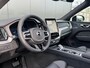 Volvo XC60 T6 Plug-in hybrid AWD Plus Black Edition | Direct Beschikbaar | Panoramadak | 360 Camera | Head-Up | Harman/Kardon | Elektrische Stoelen | Stoelverwarming
