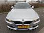 BMW 3-Serie 320i Edition Business*NEW APK*CRUISE*NAVI*PARK SENSOREN*VELGEN*ELKT-RAAM*C-D AFSTAND