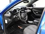 Peugeot e-2008 Allure Pack 50kWh 136PK | Accurapport 99,0%| 1ste eigenaar | AppleCarplay/Android Auto | Armsteun | 17"LMV | Camera | AUTOMAAT | Keyless | Cruise Control | Climate Control | FULL LED | Isofix | Parkeersensoren |Privacy Glass |