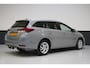Toyota Auris Touring Sports 1.8 Hybrid Energy Plus | Trekhaak | Dealer onderhouden | Navigatie | Cruise control | All-seasonbanden |
