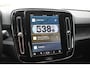 Volvo EX40 252PK Single Motor Extended Range Plus 82 kWh Navigatie / Camera / Adaptive Cruise control / Stuur & Stoelverwarming / Trekhaak / Elektr. achterklep / 19" LM Velgen