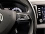 Skoda Karoq 1.5 TSI ACT Sportline Automaat (APPLE CARPLAY, KEYLESS ENTRY, STOELVERWARMING, SPORTSTOELEN, GETINT GLAS, WITTE STIKSELS, CLIMATE CONTROL, BLUETOOTH, NIEUWSTAAT)