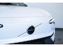 Volvo EX30 Single Motor Extended Range Plus | Incl. Volvo Verlengde garantie | Direct Beschikbaar | Adaptieve Cruise Control | Pilot Assist | Harman/Kardon Audiosysteem | Getint Glas | Parkeersensoren voor en achter | Parkeercamera achter | 19" Lichtmetalen velgen |