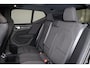 Volvo EX40 Extended Range Ultra Black Ed. 82 kWh - Panorama/schuifdak - IntelliSafe Assist & Surround - 360º Camera - Harman/Kardon audio - Verwarmde voorstoelen, stuur & achterbank - Parkeersensoren voor & achter - Elektr. bedienb. voorstoelen met geheugen links - Draadloze tel. lader - Warmtepomp - Extra getint glas - Elektr. inklapbare trekhaak - 20' LMV