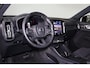 Volvo EX40 Extended Range Ultra Black Ed. 82 kWh - Panorama/schuifdak - IntelliSafe Assist & Surround - 360º Camera - Harman/Kardon audio - Verwarmde voorstoelen, stuur & achterbank - Parkeersensoren voor & achter - Elektr. bedienb. voorstoelen met geheugen links - Draadloze tel. lader - Warmtepomp - Extra getint glas - Elektr. inklapbare trekhaak - 20' LMV