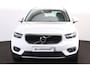 Volvo XC40 B4 Business Pro - IntelliSafe Assist & Surround - Parkeercamera achter - Verwarmde voorstoelen, stuur & achterbank - Parkeersensoren voor & achter - High Performance audio - Standkachel - Elektr. inklapbare trekhaak - 18' LMV