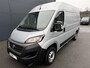 Fiat Ducato 140pk L2H2 (Trekhaak - Camera - Navigatie - Automatische Airco - Houten vloer + Zijwand panelen)