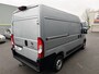 Fiat Ducato 140pk L2H2 (Trekhaak - Camera - Navigatie - Automatische Airco - Houten vloer + Zijwand panelen)