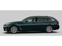 BMW 5-Serie Touring 530e High Executive Luxury Line - B&W - Comfortstoelen - head up - Active Protection - Parking Assistant Plus - High Beam Assistant - Elektrisch verwarmde voorstoelen - zonneschermen -