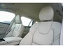 Volvo V60 2.0 T6 Plug-in hybrid AWD Essential Verwarmbare Voorstoelen + Stuurwiel | Parkeercamera Achter | Adaptieve Cruise Control | LED-Koplampen