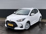 Toyota Yaris 1.5 Hybrid Active 1e eign. Nieuw geleverd, adaptieve cruise control, achteruitrij camera, navigatie Apple Carplay/Android Auto