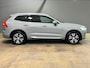 Volvo XC60 2.0 T6 Plug-in hybrid AWD Essential Edition Bright | Lederen bekleding | Adaptieve Cruise | Panoramadak | BLIS | Trekhaak | 18" Lichtmetalen velgen | Achterbank verwarmd | Achteropkomend verkeer waarschuwing | Achteruitrij assistent