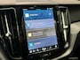 Volvo XC60 2.0 T6 Plug-in hybrid AWD Essential Edition Bright | Lederen bekleding | Adaptieve Cruise | Panoramadak | BLIS | Trekhaak | 18" Lichtmetalen velgen | Achterbank verwarmd | Achteropkomend verkeer waarschuwing | Achteruitrij assistent