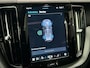 Volvo XC60 2.0 T6 Plug-in hybrid AWD Essential Edition Bright | Lederen bekleding | Adaptieve Cruise | Panoramadak | BLIS | Trekhaak | 18" Lichtmetalen velgen | Achterbank verwarmd | Achteropkomend verkeer waarschuwing | Achteruitrij assistent