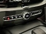 Volvo XC60 2.0 T6 Plug-in hybrid AWD Essential Edition Bright | Lederen bekleding | Adaptieve Cruise | Panoramadak | BLIS | Trekhaak | 18" Lichtmetalen velgen | Achterbank verwarmd | Achteropkomend verkeer waarschuwing | Achteruitrij assistent