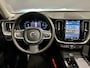 Volvo XC60 2.0 T6 Plug-in hybrid AWD Essential Edition Bright | Lederen bekleding | Adaptieve Cruise | Panoramadak | BLIS | Trekhaak | 18" Lichtmetalen velgen | Achterbank verwarmd | Achteropkomend verkeer waarschuwing | Achteruitrij assistent