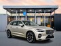 Volvo XC60 T6 Recharge Ultra Bright | 21" | Luchtvering | Geventileerd Nappa | Massage Stoelen | Bowers & Wilkins | Head-up | Trekhaak | 360 Camera | Elektr. verst. Stoelen
