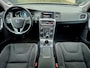 Volvo V60 1.6 T3 150PK Summum + Bi-Xenon|Trekhaak|Digital Cockpit|Clima|Cruise|PDC|Bluetooth|Leder/stof|19"LMV
