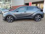 Toyota C-HR 1.8 Hybrid STYLE STOEL/STUURVERW BLIND SPOT KEYLESS 18'' LM-VELGEN PARK-SENSOREN CAMERA NAVI AD-CRUISE CLIMA PRIVACY GLASS