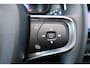 Volvo EX40 Plus Black Edition 70 kWh - Panorama/schuifdak - IntelliSafe Assist & Surround - Harman/Kardon audio - Parkeercamera achter - Verwarmde voorstoelen & stuur - Parkeersensoren voor & achter - Elektr. bedienb. voorstoelen met geheugen links - Draadloze tel. lader - Warmtepomp - Extra getint glas - 20' LMV