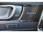 Volvo XC40 B4 R-Design - IntelliSafe Assist & Surround - Harman/Kardon audio - Adaptieve LED koplampen - Parkeercamera achter - Verwarmde voorstoelen & stuur - Parkeersensoren voor & achter - Elektr. bedienb. voorstoelen met geheugen links - Draadloze tel. lader - Extra getint glas - Elektr. inklapbare trekhaak - 19' LMV