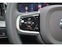 Volvo XC60 T6 Recharge AWD Plus Dark - Panorama/schuifdak - IntelliSafe Assist & Surround - Harman/Kardon audio - Parkeercamera achter - Verwarmde voorstoelen, stuur & achterbank - Parkeersensoren voor & achter - Elektr. bedienb. voorstoelen met geheugen - Draadloze tel. lader - Elektr. inklapbare trekhaak - 21' LMV