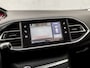 Peugeot 308 SW 1.2 PureTech Premium Sport (PANORAMADAK, APPLE CARPLAY, GROOT NAVI, KEYLESS, CAMERA, GETINT GLAS, SPORTSTOELEN, LM VELGEN, LANE ASSIST, NIEUWSTAAT)