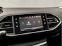 Peugeot 308 SW 1.2 PureTech Premium Sport (PANORAMADAK, APPLE CARPLAY, GROOT NAVI, KEYLESS, CAMERA, GETINT GLAS, SPORTSTOELEN, LM VELGEN, LANE ASSIST, NIEUWSTAAT)