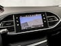 Peugeot 308 SW 1.2 PureTech Premium Sport (PANORAMADAK, APPLE CARPLAY, GROOT NAVI, KEYLESS, CAMERA, GETINT GLAS, SPORTSTOELEN, LM VELGEN, LANE ASSIST, NIEUWSTAAT)