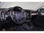 Volvo XC40 T3 Momentum - IntelliSafe Assist & Surround - Harman/Kardon audio - Adaptieve LED koplampen - Parkeercamera achter - Verwarmde voorstoelen - Parkeersensoren voor & achter - Elektr. bedienb. voorstoelen met geheugen links - Draadloze tel. lader - 18' LMV