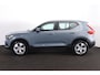 Volvo XC40 T3 Momentum - IntelliSafe Assist & Surround - Harman/Kardon audio - Adaptieve LED koplampen - Parkeercamera achter - Verwarmde voorstoelen - Parkeersensoren voor & achter - Elektr. bedienb. voorstoelen met geheugen links - Draadloze tel. lader - 18' LMV