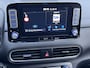 Hyundai Kona Electric EV Premium 64 kWh Automaat / NL auto / Accu SoH 100% / Batterijgarantie 8 jaar 160.000 km / Dealer onderhouden / WLTP 484 km / Warmtepomp / Leder / Navigatie / HUD / Krell audio / Stuur- en stoelverwarming / Stoelventilatie /