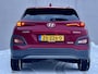 Hyundai Kona Electric EV Premium 64 kWh Automaat / NL auto / Accu SoH 100% / Batterijgarantie 8 jaar 160.000 km / Dealer onderhouden / WLTP 484 km / Warmtepomp / Leder / Navigatie / HUD / Krell audio / Stuur- en stoelverwarming / Stoelventilatie /