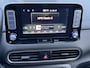 Hyundai Kona Electric EV Premium 64 kWh Automaat / NL auto / Accu SoH 100% / Batterijgarantie 8 jaar 160.000 km / Dealer onderhouden / WLTP 484 km / Warmtepomp / Leder / Navigatie / HUD / Krell audio / Stuur- en stoelverwarming / Stoelventilatie /