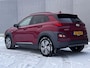 Hyundai Kona Electric EV Premium 64 kWh Automaat / NL auto / Accu SoH 100% / Batterijgarantie 8 jaar 160.000 km / Dealer onderhouden / WLTP 484 km / Warmtepomp / Leder / Navigatie / HUD / Krell audio / Stuur- en stoelverwarming / Stoelventilatie /