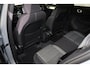 Volvo XC40 B4 Plus Dark - IntelliSafe Assist & Surround - Harman/Kardon audio - Parkeercamera achter - Verwarmde voorstoelen & stuur - Parkeersensoren voor & achter - Elektr. bedienb. voorstoelen met geheugen links - Draadloze tel. lader - Elektr. inklapbare trekhaak - 19' LMV