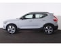 Volvo XC40 B4 Plus Dark - IntelliSafe Assist & Surround - Harman/Kardon audio - Parkeercamera achter - Verwarmde voorstoelen & stuur - Parkeersensoren voor & achter - Elektr. bedienb. voorstoelen met geheugen links - Draadloze tel. lader - Elektr. inklapbare trekhaak - 19' LMV