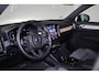 Volvo XC40 B4 Plus Dark - IntelliSafe Assist & Surround - Harman/Kardon audio - Parkeercamera achter - Verwarmde voorstoelen & stuur - Parkeersensoren voor & achter - Elektr. bedienb. voorstoelen met geheugen links - Draadloze tel. lader - Elektr. inklapbare trekhaak - 19' LMV