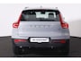 Volvo XC40 B4 Plus Dark - IntelliSafe Assist & Surround - Harman/Kardon audio - Parkeercamera achter - Verwarmde voorstoelen & stuur - Parkeersensoren voor & achter - Elektr. bedienb. voorstoelen met geheugen links - Draadloze tel. lader - Elektr. inklapbare trekhaak - 19' LMV
