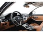 BMW 3-Serie 330e High Executive 292pk/Cognac Leer/Memory/Schuifdak/Luxury Line/ kleur MINERALGRAU/Achteruitrijcamera