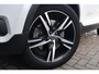 Volvo XC40 1.5 T5 Recharge R-Design | Plug-in Hybrid (PHEV) | Trekhaak | Achteruitrijcamera | Stoelverwarming | Lichtmetalen Velgen 19 inch | Verwarmde Voorruit | Cruise Control Adaptief | Navigatie