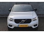 Volvo XC40 1.5 T5 Recharge R-Design | Plug-in Hybrid (PHEV) | Trekhaak | Achteruitrijcamera | Stoelverwarming | Lichtmetalen Velgen 19 inch | Verwarmde Voorruit | Cruise Control Adaptief | Navigatie