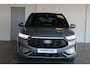 Ford Kuga 2.5-243pk PHEV ST-Line X. Van €. 54.937,- voor €. 43.735,- Trekgewicht van 2.100kg ! Elektr. panodak., elektr. trekhaak, stoel-, stuur- en voorraamverw., 360gr. Camera, HUD, AppleCarplay/Androidauto, Elektr. verstelb. comfortstoelen, LED verl.