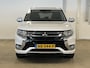 Mitsubishi Outlander 2.0 PHEV instyle+ / cruise control adaptief / elektrisch glazen schuif-/kanteldak / LED koplampen / voorstoelen verwarmd /
