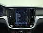 Volvo V60 T6 350pk AWD Essential Bright / Stoel + Stuurw. Verwarming / PDC + Camera / El. Trekhaak / 18'' / Achterb. Verwarming / Google / DAB / Metallic Lak /