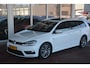 Volkswagen Golf Variant 1.2 TSI Business Edition Connected R 2e eigenaar 90881 NAP R line zeer compleet met oa half leren bekleding pdc camera pdc panoramadak schuifkantel dak ttrekhaak afneembaar audio