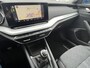 Skoda Octavia Combi 1.5 TSI 150 pk First Edition Trekhaak Navi Led Matrix Stoelverwarming Adaptieve Cruise ACC Carplay PDC v+a Chroom Rails Extra Getint Glas NL Auto