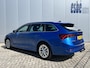Skoda Octavia Combi 1.5 TSI 150 pk First Edition Trekhaak Navi Led Matrix Stoelverwarming Adaptieve Cruise ACC Carplay PDC v+a Chroom Rails Extra Getint Glas NL Auto