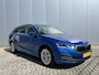 Skoda Octavia Combi 1.5 TSI 150 pk First Edition Trekhaak Navi Led Matrix Stoelverwarming Adaptieve Cruise ACC Carplay PDC v+a Chroom Rails Extra Getint Glas NL Auto